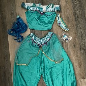 Women’s Aladdin Jasmine costume size M